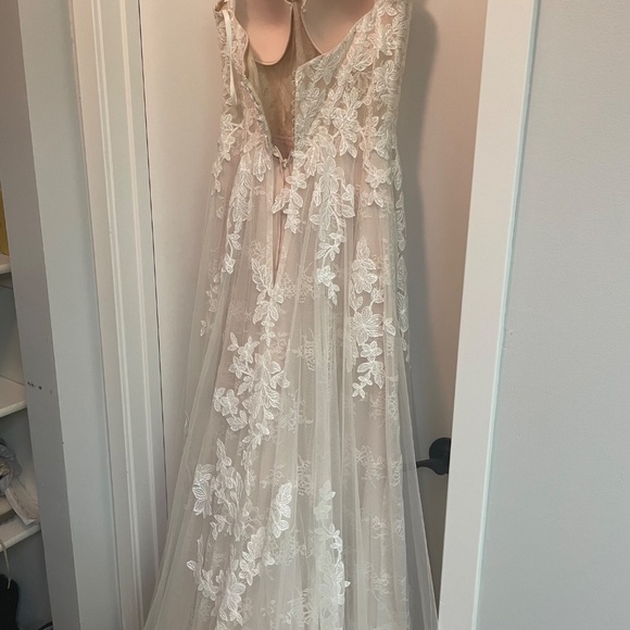 Lillian west wedding dress - Picture 5 of 8
